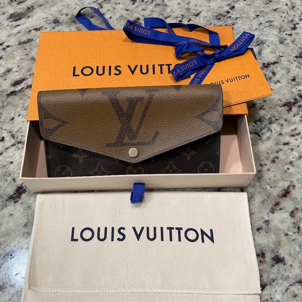 Authentic Louis Vuitton Sarah Wallet Reverse Monogram